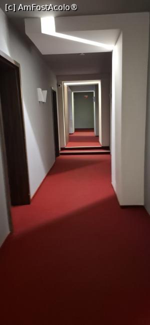 [P22] Bistrita - Hotel Bistrita 3*. Holul.  » foto by iulianic
 - 
<span class="allrVoted glyphicon glyphicon-heart hidden" id="av1542670"></span>
<a class="m-l-10 hidden" id="sv1542670" onclick="voting_Foto_DelVot(,1542670,2039)" role="button">șterge vot <span class="glyphicon glyphicon-remove"></span></a>
<a id="v91542670" class=" c-red"  onclick="voting_Foto_SetVot(1542670)" role="button"><span class="glyphicon glyphicon-heart-empty"></span> <b>LIKE</b> = Votează poza</a> <img class="hidden"  id="f1542670W9" src="/imagini/loader.gif" border="0" /><span class="AjErrMes hidden" id="e1542670ErM"></span>