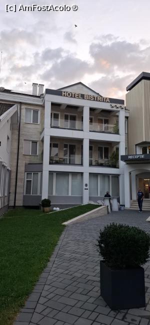 [P26] Bistrita - Hotel Bistroita 3*. Intrarea.  » foto by iulianic
 - 
<span class="allrVoted glyphicon glyphicon-heart hidden" id="av1542674"></span>
<a class="m-l-10 hidden" id="sv1542674" onclick="voting_Foto_DelVot(,1542674,2039)" role="button">șterge vot <span class="glyphicon glyphicon-remove"></span></a>
<a id="v91542674" class=" c-red"  onclick="voting_Foto_SetVot(1542674)" role="button"><span class="glyphicon glyphicon-heart-empty"></span> <b>LIKE</b> = Votează poza</a> <img class="hidden"  id="f1542674W9" src="/imagini/loader.gif" border="0" /><span class="AjErrMes hidden" id="e1542674ErM"></span>