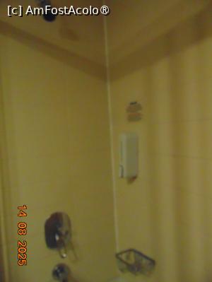 [P20] cabina de dus » foto by Yolanda
 - 
<span class="allrVoted glyphicon glyphicon-heart hidden" id="av1496137"></span>
<a class="m-l-10 hidden" id="sv1496137" onclick="voting_Foto_DelVot(,1496137,2497)" role="button">șterge vot <span class="glyphicon glyphicon-remove"></span></a>
<a id="v91496137" class=" c-red"  onclick="voting_Foto_SetVot(1496137)" role="button"><span class="glyphicon glyphicon-heart-empty"></span> <b>LIKE</b> = Votează poza</a> <img class="hidden"  id="f1496137W9" src="/imagini/loader.gif" border="0" /><span class="AjErrMes hidden" id="e1496137ErM"></span>