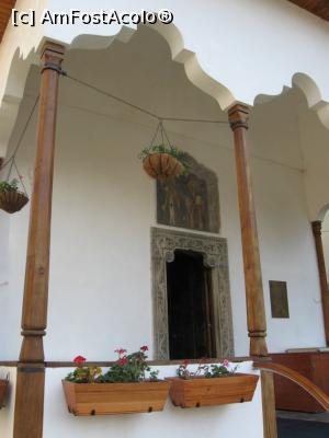 [P03] Pridvorul simplu - Biserica Bucur (imagine din 2010).  » foto by tata123 🔱
 - 
<span class="allrVoted glyphicon glyphicon-heart hidden" id="av833020"></span>
<a class="m-l-10 hidden" id="sv833020" onclick="voting_Foto_DelVot(,833020,3729)" role="button">șterge vot <span class="glyphicon glyphicon-remove"></span></a>
<a id="v9833020" class=" c-red"  onclick="voting_Foto_SetVot(833020)" role="button"><span class="glyphicon glyphicon-heart-empty"></span> <b>LIKE</b> = Votează poza</a> <img class="hidden"  id="f833020W9" src="/imagini/loader.gif" border="0" /><span class="AjErrMes hidden" id="e833020ErM"></span>