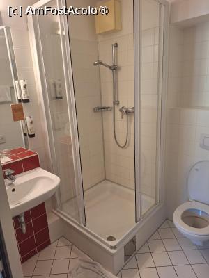 [P05] Cabina de dus » foto by nightwish
 - 
<span class="allrVoted glyphicon glyphicon-heart hidden" id="av1515318"></span>
<a class="m-l-10 hidden" id="sv1515318" onclick="voting_Foto_DelVot(,1515318,4474)" role="button">șterge vot <span class="glyphicon glyphicon-remove"></span></a>
<a id="v91515318" class=" c-red"  onclick="voting_Foto_SetVot(1515318)" role="button"><span class="glyphicon glyphicon-heart-empty"></span> <b>LIKE</b> = Votează poza</a> <img class="hidden"  id="f1515318W9" src="/imagini/loader.gif" border="0" /><span class="AjErrMes hidden" id="e1515318ErM"></span>