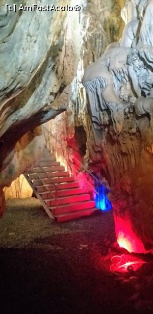 [P16] Spectacol de lumini in Magarasi Cave. » foto by VasiuM
 - 
<span class="allrVoted glyphicon glyphicon-heart hidden" id="av1262856"></span>
<a class="m-l-10 hidden" id="sv1262856" onclick="voting_Foto_DelVot(,1262856,1)" role="button">șterge vot <span class="glyphicon glyphicon-remove"></span></a>
<a id="v91262856" class=" c-red"  onclick="voting_Foto_SetVot(1262856)" role="button"><span class="glyphicon glyphicon-heart-empty"></span> <b>LIKE</b> = Votează poza</a> <img class="hidden"  id="f1262856W9" src="/imagini/loader.gif" border="0" /><span class="AjErrMes hidden" id="e1262856ErM"></span>