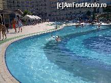 P24 [SEP-2009] Sea Light Resort - piscina și hotelul