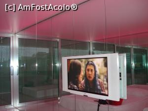P07 [OCT-2013] Royal Adam & Eve - televizorul foarte mare