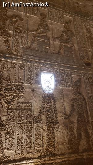 [P40] Soarele batea printr-o deschizatura din tavan exact pe capul zeitei egiptene Hathor, in acel moment al zilei. Templul este inchinat zeitei Hathor, zeita iubirii. » foto by Daniel35
 - 
<span class="allrVoted glyphicon glyphicon-heart hidden" id="av1295835"></span>
<a class="m-l-10 hidden" id="sv1295835" onclick="voting_Foto_DelVot(,1295835,308)" role="button">șterge vot <span class="glyphicon glyphicon-remove"></span></a>
<a id="v91295835" class=" c-red"  onclick="voting_Foto_SetVot(1295835)" role="button"><span class="glyphicon glyphicon-heart-empty"></span> <b>LIKE</b> = Votează poza</a> <img class="hidden"  id="f1295835W9" src="/imagini/loader.gif" border="0" /><span class="AjErrMes hidden" id="e1295835ErM"></span>