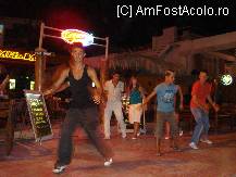 [P04] Dancing in the street...in fata unei taverne » foto by ileanaxperta*
 - 
<span class="allrVoted glyphicon glyphicon-heart hidden" id="av12782"></span>
<a class="m-l-10 hidden" id="sv12782" onclick="voting_Foto_DelVot(,12782,370)" role="button">șterge vot <span class="glyphicon glyphicon-remove"></span></a>
<a id="v912782" class=" c-red"  onclick="voting_Foto_SetVot(12782)" role="button"><span class="glyphicon glyphicon-heart-empty"></span> <b>LIKE</b> = Votează poza</a> <img class="hidden"  id="f12782W9" src="/imagini/loader.gif" border="0" /><span class="AjErrMes hidden" id="e12782ErM"></span>