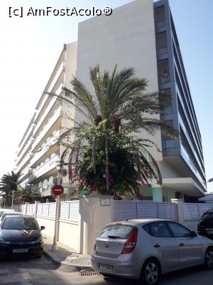 P03 [SEP-2020] Hotel Mediterranean- poză din colțul străzi de unde se vede forma hotelului