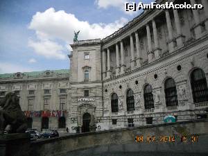 [P19] Palatul Hofburg - Viena » foto by zlatna
 - 
<span class="allrVoted glyphicon glyphicon-heart hidden" id="av528687"></span>
<a class="m-l-10 hidden" id="sv528687" onclick="voting_Foto_DelVot(,528687,461)" role="button">șterge vot <span class="glyphicon glyphicon-remove"></span></a>
<a id="v9528687" class=" c-red"  onclick="voting_Foto_SetVot(528687)" role="button"><span class="glyphicon glyphicon-heart-empty"></span> <b>LIKE</b> = Votează poza</a> <img class="hidden"  id="f528687W9" src="/imagini/loader.gif" border="0" /><span class="AjErrMes hidden" id="e528687ErM"></span>