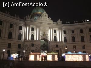 [P71] Viena seara - Targul din Michaelplatz la intrarea spre Hofburg » foto by mishu
 - 
<span class="allrVoted glyphicon glyphicon-heart hidden" id="av815128"></span>
<a class="m-l-10 hidden" id="sv815128" onclick="voting_Foto_DelVot(,815128,461)" role="button">șterge vot <span class="glyphicon glyphicon-remove"></span></a>
<a id="v9815128" class=" c-red"  onclick="voting_Foto_SetVot(815128)" role="button"><span class="glyphicon glyphicon-heart-empty"></span> <b>LIKE</b> = Votează poza</a> <img class="hidden"  id="f815128W9" src="/imagini/loader.gif" border="0" /><span class="AjErrMes hidden" id="e815128ErM"></span>