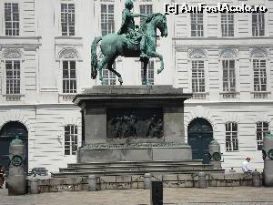 [P15 <small>[2007]</small>] Statuia ecvestră a împăratului Joseph II domină piaţa care îi poartă numele, în Hofburg.  » foto by Carmen Ion
 - 
<span class="allrVoted glyphicon glyphicon-heart hidden" id="av613119"></span>
<a class="m-l-10 hidden" id="sv613119" onclick="voting_Foto_DelVot(,613119,461)" role="button">șterge vot <span class="glyphicon glyphicon-remove"></span></a>
<a id="v9613119" class=" c-red"  onclick="voting_Foto_SetVot(613119)" role="button"><span class="glyphicon glyphicon-heart-empty"></span> <b>LIKE</b> = Votează poza</a> <img class="hidden"  id="f613119W9" src="/imagini/loader.gif" border="0" /><span class="AjErrMes hidden" id="e613119ErM"></span>