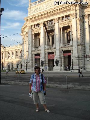 [P05 <small>[2007]</small>] Teatrul din Viena - Burgtheater, reconstruit în anii 1880 în stil renascentist.  » foto by Carmen Ion
 - 
<span class="allrVoted glyphicon glyphicon-heart hidden" id="av613108"></span>
<a class="m-l-10 hidden" id="sv613108" onclick="voting_Foto_DelVot(,613108,461)" role="button">șterge vot <span class="glyphicon glyphicon-remove"></span></a>
<a id="v9613108" class=" c-red"  onclick="voting_Foto_SetVot(613108)" role="button"><span class="glyphicon glyphicon-heart-empty"></span> <b>LIKE</b> = Votează poza</a> <img class="hidden"  id="f613108W9" src="/imagini/loader.gif" border="0" /><span class="AjErrMes hidden" id="e613108ErM"></span>