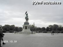 [P22] Heldenplatz (Piaţa Eroilor), cu statuia arhiducelui Karl Joseph de Austria. În spate se văd turlele Primăriei » foto by Costi
 - 
<span class="allrVoted glyphicon glyphicon-heart hidden" id="av28602"></span>
<a class="m-l-10 hidden" id="sv28602" onclick="voting_Foto_DelVot(,28602,461)" role="button">șterge vot <span class="glyphicon glyphicon-remove"></span></a>
<a id="v928602" class=" c-red"  onclick="voting_Foto_SetVot(28602)" role="button"><span class="glyphicon glyphicon-heart-empty"></span> <b>LIKE</b> = Votează poza</a> <img class="hidden"  id="f28602W9" src="/imagini/loader.gif" border="0" /><span class="AjErrMes hidden" id="e28602ErM"></span>