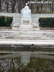 [P28] Monument dedicat imparatesei Sissi in parcul Volksgarten » foto by mirelaviolet
 - 
<span class="allrVoted glyphicon glyphicon-heart hidden" id="av170085"></span>
<a class="m-l-10 hidden" id="sv170085" onclick="voting_Foto_DelVot(,170085,461)" role="button">șterge vot <span class="glyphicon glyphicon-remove"></span></a>
<a id="v9170085" class=" c-red"  onclick="voting_Foto_SetVot(170085)" role="button"><span class="glyphicon glyphicon-heart-empty"></span> <b>LIKE</b> = Votează poza</a> <img class="hidden"  id="f170085W9" src="/imagini/loader.gif" border="0" /><span class="AjErrMes hidden" id="e170085ErM"></span>