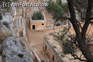 P09 [OCT-2021] Creta, Peninsula Akrotiri, Canionul Avlaki, Mănăstirea Katholiko una din cele mai vechi din insulă, argintiu și roz....
