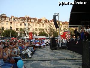 [P20] Recipientele rosii unde curge berea Super Bock in Piata Rossio, cu ocazia unui concert popular de muzica simfonica » foto by mireille
 - 
<span class="allrVoted glyphicon glyphicon-heart hidden" id="av504812"></span>
<a class="m-l-10 hidden" id="sv504812" onclick="voting_Foto_DelVot(,504812,516)" role="button">șterge vot <span class="glyphicon glyphicon-remove"></span></a>
<a id="v9504812" class=" c-red"  onclick="voting_Foto_SetVot(504812)" role="button"><span class="glyphicon glyphicon-heart-empty"></span> <b>LIKE</b> = Votează poza</a> <img class="hidden"  id="f504812W9" src="/imagini/loader.gif" border="0" /><span class="AjErrMes hidden" id="e504812ErM"></span>