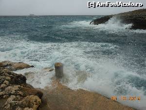 P29 [OCT-2014] În sudul Maltei - Wied iz-Zurrieq. În larg se zăreşte insula Filfla. 