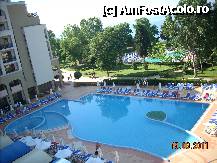[P02] Vedere panoramica asupra piscinei principale, a parcului precum si a piscinei pentru copii aflata la doar cativa metri distanta ( Kids Club ). In stanga jos se afla restaurantul ( copertinele albastre si crem), iar cum priviti la hotel, la parter gasiti Entertainment barul. » foto by Astral*
 - 
<span class="allrVoted glyphicon glyphicon-heart hidden" id="av220226"></span>
<a class="m-l-10 hidden" id="sv220226" onclick="voting_Foto_DelVot(,220226,649)" role="button">șterge vot <span class="glyphicon glyphicon-remove"></span></a>
<a id="v9220226" class=" c-red"  onclick="voting_Foto_SetVot(220226)" role="button"><span class="glyphicon glyphicon-heart-empty"></span> <b>LIKE</b> = Votează poza</a> <img class="hidden"  id="f220226W9" src="/imagini/loader.gif" border="0" /><span class="AjErrMes hidden" id="e220226ErM"></span>