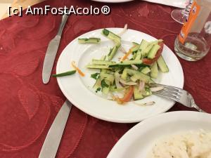 P05 [JUN-2019] Restaurantul du Jardin din Métlaoui - salata de legume proaspete după ce am cules eu morcovii :)