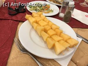 P06 [JUN-2019] Restaurantul du Jardin din Metlaoui - pepene galben la desert sub formă de frigărui