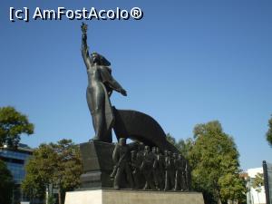 P20 [SEP-2018] Monumentul eroilor neamului din parcul central. 
