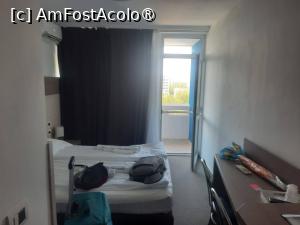 [P13] Camera din hol » foto by Teodor17
 - 
<span class="allrVoted glyphicon glyphicon-heart hidden" id="av1484934"></span>
<a class="m-l-10 hidden" id="sv1484934" onclick="voting_Foto_DelVot(,1484934,790)" role="button">șterge vot <span class="glyphicon glyphicon-remove"></span></a>
<a id="v91484934" class=" c-red"  onclick="voting_Foto_SetVot(1484934)" role="button"><span class="glyphicon glyphicon-heart-empty"></span> <b>LIKE</b> = Votează poza</a> <img class="hidden"  id="f1484934W9" src="/imagini/loader.gif" border="0" /><span class="AjErrMes hidden" id="e1484934ErM"></span>