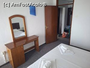 [P40] Camera cu lucruri noi si vechi » foto by Teodor17
 - 
<span class="allrVoted glyphicon glyphicon-heart hidden" id="av1540217"></span>
<a class="m-l-10 hidden" id="sv1540217" onclick="voting_Foto_DelVot(,1540217,817)" role="button">șterge vot <span class="glyphicon glyphicon-remove"></span></a>
<a id="v91540217" class=" c-red"  onclick="voting_Foto_SetVot(1540217)" role="button"><span class="glyphicon glyphicon-heart-empty"></span> <b>LIKE</b> = Votează poza</a> <img class="hidden"  id="f1540217W9" src="/imagini/loader.gif" border="0" /><span class="AjErrMes hidden" id="e1540217ErM"></span>