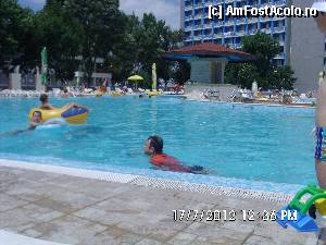 [P04] Piscina hoelului Balada la care am avut intrare gratuita si care poate concura cu o piscina de la bulgari daca nu i-ar lipsi animatorii si barul de la ciuperca (amenajat dar nefunctional dupa cum se poate vedea).  » foto by seeds
 - 
<span class="allrVoted glyphicon glyphicon-heart hidden" id="av342483"></span>
<a class="m-l-10 hidden" id="sv342483" onclick="voting_Foto_DelVot(,342483,852)" role="button">șterge vot <span class="glyphicon glyphicon-remove"></span></a>
<a id="v9342483" class=" c-red"  onclick="voting_Foto_SetVot(342483)" role="button"><span class="glyphicon glyphicon-heart-empty"></span> <b>LIKE</b> = Votează poza</a> <img class="hidden"  id="f342483W9" src="/imagini/loader.gif" border="0" /><span class="AjErrMes hidden" id="e342483ErM"></span>