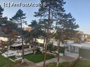 [P21] Vedere din balcon spre restaurantul și terasa hotelului. În partea dreaptă se poate observa dușul, util după întoarcerea de pe plajă » foto by mnn
 - 
<span class="allrVoted glyphicon glyphicon-heart hidden" id="av1540445"></span>
<a class="m-l-10 hidden" id="sv1540445" onclick="voting_Foto_DelVot(,1540445,859)" role="button">șterge vot <span class="glyphicon glyphicon-remove"></span></a>
<a id="v91540445" class=" c-red"  onclick="voting_Foto_SetVot(1540445)" role="button"><span class="glyphicon glyphicon-heart-empty"></span> <b>LIKE</b> = Votează poza</a> <img class="hidden"  id="f1540445W9" src="/imagini/loader.gif" border="0" /><span class="AjErrMes hidden" id="e1540445ErM"></span>