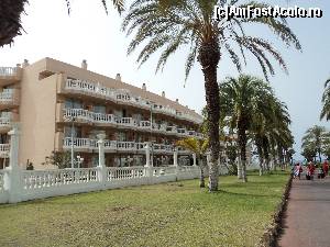 [P31] Playa de las Americas - Hotelul La Siesta. Aleea spre plaja El Camison. In stanga aveti hotelul Cleopatra Palace.  » foto by vega06
 - 
<span class="allrVoted glyphicon glyphicon-heart hidden" id="av573088"></span>
<a class="m-l-10 hidden" id="sv573088" onclick="voting_Foto_DelVot(,573088,871)" role="button">șterge vot <span class="glyphicon glyphicon-remove"></span></a>
<a id="v9573088" class=" c-red"  onclick="voting_Foto_SetVot(573088)" role="button"><span class="glyphicon glyphicon-heart-empty"></span> <b>LIKE</b> = Votează poza</a> <img class="hidden"  id="f573088W9" src="/imagini/loader.gif" border="0" /><span class="AjErrMes hidden" id="e573088ErM"></span>