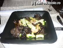 [P09] o salata de la restaurantul asiatic, pe care nu v-o recomand, cam nasoala la gust, dupa spusele prietenilor » foto by muli
 - 
<span class="allrVoted glyphicon glyphicon-heart hidden" id="av236804"></span>
<a class="m-l-10 hidden" id="sv236804" onclick="voting_Foto_DelVot(,236804,947)" role="button">șterge vot <span class="glyphicon glyphicon-remove"></span></a>
<a id="v9236804" class=" c-red"  onclick="voting_Foto_SetVot(236804)" role="button"><span class="glyphicon glyphicon-heart-empty"></span> <b>LIKE</b> = Votează poza</a> <img class="hidden"  id="f236804W9" src="/imagini/loader.gif" border="0" /><span class="AjErrMes hidden" id="e236804ErM"></span>