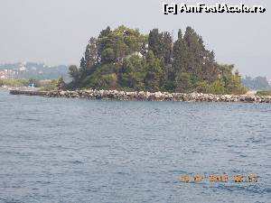 P10 [JUL-2015] Insula Pontikonisi sau Insula Şoarecelui - văzută de pe vapor