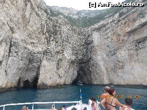 P11 [JUL-2015] Ne apropiem de peştera Mourtos! Se spune că aici s-ar fi ascuns flota grecească în timpul celui de-al doilea război mondial