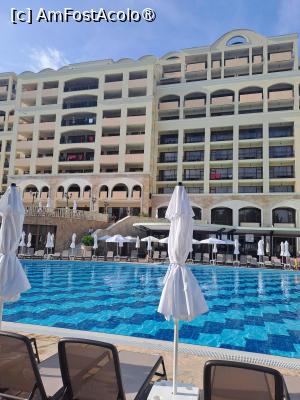 [P04] Hotelul vazut de la piscina » foto by olteanul2010
 - 
<span class="allrVoted glyphicon glyphicon-heart hidden" id="av1531022"></span>
<a class="m-l-10 hidden" id="sv1531022" onclick="voting_Foto_DelVot(,1531022,1040)" role="button">șterge vot <span class="glyphicon glyphicon-remove"></span></a>
<a id="v91531022" class=" c-red"  onclick="voting_Foto_SetVot(1531022)" role="button"><span class="glyphicon glyphicon-heart-empty"></span> <b>LIKE</b> = Votează poza</a> <img class="hidden"  id="f1531022W9" src="/imagini/loader.gif" border="0" /><span class="AjErrMes hidden" id="e1531022ErM"></span>