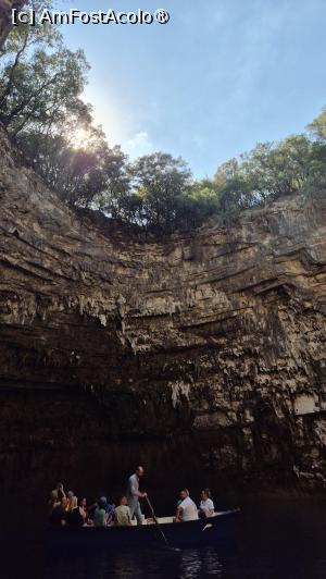 [P25] Grota Melissani » foto by ANILU
 - 
<span class="allrVoted glyphicon glyphicon-heart hidden" id="av1546752"></span>
<a class="m-l-10 hidden" id="sv1546752" onclick="voting_Foto_DelVot(,1546752,1121)" role="button">șterge vot <span class="glyphicon glyphicon-remove"></span></a>
<a id="v91546752" class=" c-red"  onclick="voting_Foto_SetVot(1546752)" role="button"><span class="glyphicon glyphicon-heart-empty"></span> <b>LIKE</b> = Votează poza</a> <img class="hidden"  id="f1546752W9" src="/imagini/loader.gif" border="0" /><span class="AjErrMes hidden" id="e1546752ErM"></span>