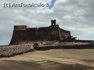 [P91] La pas prin Arrecife; castelul San Gabriel, în prezent Muzeu de Arheologie » foto by crismis
 - 
<span class="allrVoted glyphicon glyphicon-heart hidden" id="av1484406"></span>
<a class="m-l-10 hidden" id="sv1484406" onclick="voting_Foto_DelVot(,1484406,1154)" role="button">șterge vot <span class="glyphicon glyphicon-remove"></span></a>
<a id="v91484406" class=" c-red"  onclick="voting_Foto_SetVot(1484406)" role="button"><span class="glyphicon glyphicon-heart-empty"></span> <b>LIKE</b> = Votează poza</a> <img class="hidden"  id="f1484406W9" src="/imagini/loader.gif" border="0" /><span class="AjErrMes hidden" id="e1484406ErM"></span>