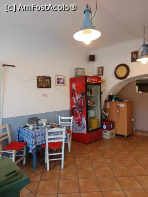 [P01] interiorul tavernei -nu este pt turisti, masa se servește afară pe faleză » foto by gojavaler
 - 
<span class="allrVoted glyphicon glyphicon-heart hidden" id="av1497935"></span>
<a class="m-l-10 hidden" id="sv1497935" onclick="voting_Foto_DelVot(,1497935,1161)" role="button">șterge vot <span class="glyphicon glyphicon-remove"></span></a>
<a id="v91497935" class=" c-red"  onclick="voting_Foto_SetVot(1497935)" role="button"><span class="glyphicon glyphicon-heart-empty"></span> <b>LIKE</b> = Votează poza</a> <img class="hidden"  id="f1497935W9" src="/imagini/loader.gif" border="0" /><span class="AjErrMes hidden" id="e1497935ErM"></span>