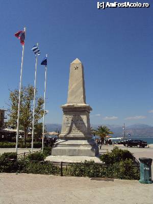 [P17] Plateia Philellinon şi monumentul închinat filogrecilor francezi.  » foto by Carmen Ion
 - 
<span class="allrVoted glyphicon glyphicon-heart hidden" id="av689414"></span>
<a class="m-l-10 hidden" id="sv689414" onclick="voting_Foto_DelVot(,689414,1167)" role="button">șterge vot <span class="glyphicon glyphicon-remove"></span></a>
<a id="v9689414" class=" c-red"  onclick="voting_Foto_SetVot(689414)" role="button"><span class="glyphicon glyphicon-heart-empty"></span> <b>LIKE</b> = Votează poza</a> <img class="hidden"  id="f689414W9" src="/imagini/loader.gif" border="0" /><span class="AjErrMes hidden" id="e689414ErM"></span>