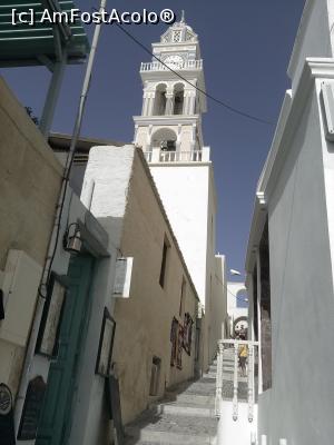 P15 [JUN-2016] Turnul bisericii de langa promenada din Fira