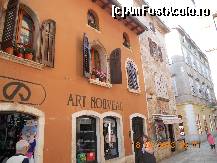 P14 [MAY-2013] Unele clădiri sunt văruite, altele păstrează autenticitatea veneţiană