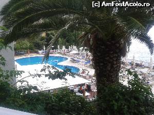 P16 [JUL-2014] piscina vazuta la coborrea din hotel