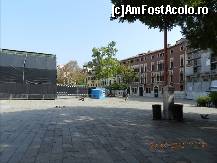 [P77] 'Campo San Polo'. Unul dintre 'campo'-urile mai mari ale Venetiei, cu ceva copacei. Venetienilor le place sa se intalneasca in astfel de piete si sa-si lase copii sa zburde.  » foto by TraianS
 - 
<span class="allrVoted glyphicon glyphicon-heart hidden" id="av365338"></span>
<a class="m-l-10 hidden" id="sv365338" onclick="voting_Foto_DelVot(,365338,1229)" role="button">șterge vot <span class="glyphicon glyphicon-remove"></span></a>
<a id="v9365338" class=" c-red"  onclick="voting_Foto_SetVot(365338)" role="button"><span class="glyphicon glyphicon-heart-empty"></span> <b>LIKE</b> = Votează poza</a> <img class="hidden"  id="f365338W9" src="/imagini/loader.gif" border="0" /><span class="AjErrMes hidden" id="e365338ErM"></span>