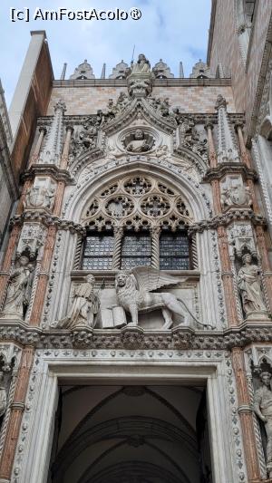 [P02] Porta della Carta - Palatul Dogilor » foto by vlado2
 - 
<span class="allrVoted glyphicon glyphicon-heart hidden" id="av1528862"></span>
<a class="m-l-10 hidden" id="sv1528862" onclick="voting_Foto_DelVot(,1528862,1229)" role="button">șterge vot <span class="glyphicon glyphicon-remove"></span></a>
<a id="v91528862" class=" c-red"  onclick="voting_Foto_SetVot(1528862)" role="button"><span class="glyphicon glyphicon-heart-empty"></span> <b>LIKE</b> = Votează poza</a> <img class="hidden"  id="f1528862W9" src="/imagini/loader.gif" border="0" /><span class="AjErrMes hidden" id="e1528862ErM"></span>