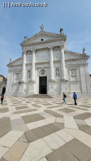 [P20] Bazilica San Giorgio Maggiore » foto by vlado2
 - 
<span class="allrVoted glyphicon glyphicon-heart hidden" id="av1528880"></span>
<a class="m-l-10 hidden" id="sv1528880" onclick="voting_Foto_DelVot(,1528880,1229)" role="button">șterge vot <span class="glyphicon glyphicon-remove"></span></a>
<a id="v91528880" class=" c-red"  onclick="voting_Foto_SetVot(1528880)" role="button"><span class="glyphicon glyphicon-heart-empty"></span> <b>LIKE</b> = Votează poza</a> <img class="hidden"  id="f1528880W9" src="/imagini/loader.gif" border="0" /><span class="AjErrMes hidden" id="e1528880ErM"></span>