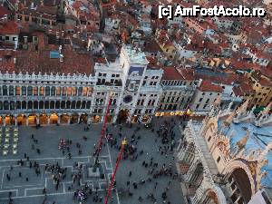 [P33] Piazza San Marco vazuta din Campanille, pe inserat. In dreapta Basilica di San Marco, in mijloc Torre dell Orologio » foto by MCM
 - 
<span class="allrVoted glyphicon glyphicon-heart hidden" id="av402723"></span>
<a class="m-l-10 hidden" id="sv402723" onclick="voting_Foto_DelVot(,402723,1229)" role="button">șterge vot <span class="glyphicon glyphicon-remove"></span></a>
<a id="v9402723" class=" c-red"  onclick="voting_Foto_SetVot(402723)" role="button"><span class="glyphicon glyphicon-heart-empty"></span> <b>LIKE</b> = Votează poza</a> <img class="hidden"  id="f402723W9" src="/imagini/loader.gif" border="0" /><span class="AjErrMes hidden" id="e402723ErM"></span>