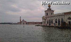 [P28] Insula San Giorgio Maggiore (in fundal). Venetia, Italia.  » foto by traian.leuca †
 - 
<span class="allrVoted glyphicon glyphicon-heart hidden" id="av404867"></span>
<a class="m-l-10 hidden" id="sv404867" onclick="voting_Foto_DelVot(,404867,1229)" role="button">șterge vot <span class="glyphicon glyphicon-remove"></span></a>
<a id="v9404867" class=" c-red"  onclick="voting_Foto_SetVot(404867)" role="button"><span class="glyphicon glyphicon-heart-empty"></span> <b>LIKE</b> = Votează poza</a> <img class="hidden"  id="f404867W9" src="/imagini/loader.gif" border="0" /><span class="AjErrMes hidden" id="e404867ErM"></span>