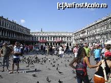 [P13] Piazza San Marco. În stânga, Procuratie Nuove. În centru, L'Ala Napoleonica. În dreapta, Procuratie Vecchie » foto by Costi
 - 
<span class="allrVoted glyphicon glyphicon-heart hidden" id="av45979"></span>
<a class="m-l-10 hidden" id="sv45979" onclick="voting_Foto_DelVot(,45979,1229)" role="button">șterge vot <span class="glyphicon glyphicon-remove"></span></a>
<a id="v945979" class=" c-red"  onclick="voting_Foto_SetVot(45979)" role="button"><span class="glyphicon glyphicon-heart-empty"></span> <b>LIKE</b> = Votează poza</a> <img class="hidden"  id="f45979W9" src="/imagini/loader.gif" border="0" /><span class="AjErrMes hidden" id="e45979ErM"></span>