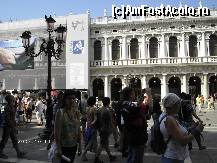 [P07] În Piazzetta San Marco, având drept fundal Biblioteca Marciana » foto by Costi
 - 
<span class="allrVoted glyphicon glyphicon-heart hidden" id="av45971"></span>
<a class="m-l-10 hidden" id="sv45971" onclick="voting_Foto_DelVot(,45971,1229)" role="button">șterge vot <span class="glyphicon glyphicon-remove"></span></a>
<a id="v945971" class=" c-red"  onclick="voting_Foto_SetVot(45971)" role="button"><span class="glyphicon glyphicon-heart-empty"></span> <b>LIKE</b> = Votează poza</a> <img class="hidden"  id="f45971W9" src="/imagini/loader.gif" border="0" /><span class="AjErrMes hidden" id="e45971ErM"></span>