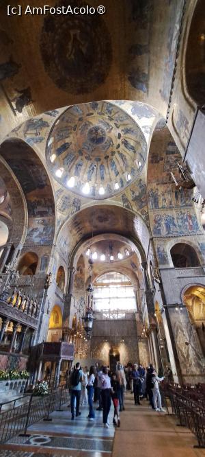 [P12] Bazilica San Marco, interior » foto by irinad
 - 
<span class="allrVoted glyphicon glyphicon-heart hidden" id="av1480102"></span>
<a class="m-l-10 hidden" id="sv1480102" onclick="voting_Foto_DelVot(,1480102,1229)" role="button">șterge vot <span class="glyphicon glyphicon-remove"></span></a>
<a id="v91480102" class=" c-red"  onclick="voting_Foto_SetVot(1480102)" role="button"><span class="glyphicon glyphicon-heart-empty"></span> <b>LIKE</b> = Votează poza</a> <img class="hidden"  id="f1480102W9" src="/imagini/loader.gif" border="0" /><span class="AjErrMes hidden" id="e1480102ErM"></span>
