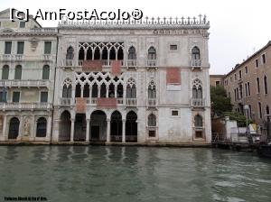 [P15] Veneția, Marele Canal. <i>Ca'Giusti</i> și <i>Ca' d'Oro la Bienala de Arte din 2017 cu o expunere de covoare orientale.</i> » foto by mihaelavoicu
 - 
<span class="allrVoted glyphicon glyphicon-heart hidden" id="av1212642"></span>
<a class="m-l-10 hidden" id="sv1212642" onclick="voting_Foto_DelVot(,1212642,1229)" role="button">șterge vot <span class="glyphicon glyphicon-remove"></span></a>
<a id="v91212642" class=" c-red"  onclick="voting_Foto_SetVot(1212642)" role="button"><span class="glyphicon glyphicon-heart-empty"></span> <b>LIKE</b> = Votează poza</a> <img class="hidden"  id="f1212642W9" src="/imagini/loader.gif" border="0" /><span class="AjErrMes hidden" id="e1212642ErM"></span>