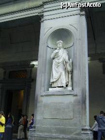 [P13] Galeria Uffizi - Dante Allighieri. » foto by iulianic
 - 
<span class="allrVoted glyphicon glyphicon-heart hidden" id="av247641"></span>
<a class="m-l-10 hidden" id="sv247641" onclick="voting_Foto_DelVot(,247641,1230)" role="button">șterge vot <span class="glyphicon glyphicon-remove"></span></a>
<a id="v9247641" class=" c-red"  onclick="voting_Foto_SetVot(247641)" role="button"><span class="glyphicon glyphicon-heart-empty"></span> <b>LIKE</b> = Votează poza</a> <img class="hidden"  id="f247641W9" src="/imagini/loader.gif" border="0" /><span class="AjErrMes hidden" id="e247641ErM"></span>